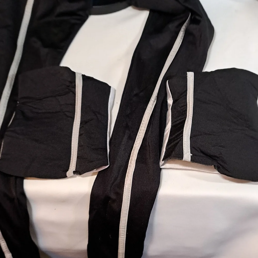 Chic Black and White Women's Jumpsuit - Picture 7 of 12